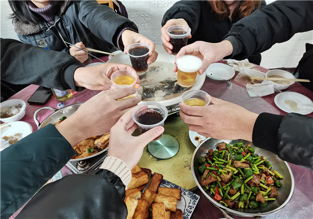 格瑞乐家人举杯庆祝,武汉除甲醛公司欢聚庆新年,2021年前程似锦,武汉除甲醛公司,武汉除甲醛除异味