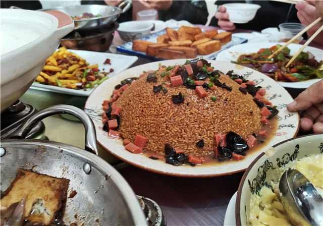 格瑞乐家人聚餐,武汉除甲醛公司欢聚庆新年,2021年前程似锦,武汉除甲醛公司,武汉除甲醛除异味