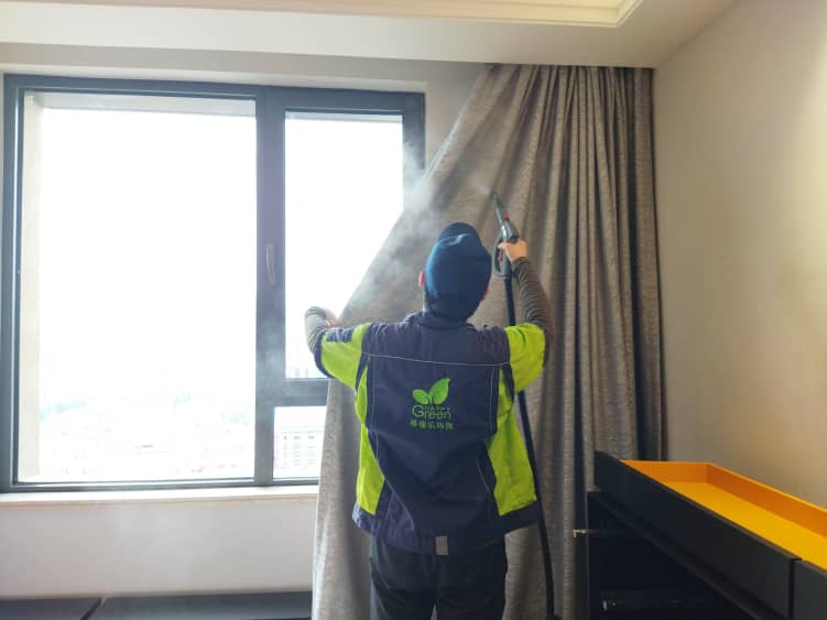 格瑞乐：从武汉本土成长的AI智慧环保品牌  武汉，这座充满烟火气与生命力的城市，不仅孕育了敢为人先的城市精神，也孕育了无数扎根本土、服务本土的优秀品牌。格瑞乐，就是从武汉这片热土上成长起来的AI智慧环保品牌，自诞生之日起，就带着武汉人“踏实肯干、精益求精”的特质，以解决室内污染难题、守护呼吸健康为初心，深耕室内环境净化治理领域，凭借AloT技术硬实力、全周期健康管理软实力、全链路透明体系公信力、本地化数据核心竞争力，一步步从武汉本土品牌，成长为深受全国用户信赖的室内环保标杆，用科技与温度，守护千万家庭的呼吸安全。  故事的开始，源于对武汉本土室内污染痛点的深刻洞察。多年前，我们发现武汉家庭面临着独特的室内污染困境：高温高湿的气候让甲醛“冬藏夏爆”，密闭的高层精装房让污染物难以扩散，本地常用建材的污染特性让超标问题频发，而当时的室内环保市场，要么是缺乏技术支撑的小作坊，要么是忽略地域特性的外来品牌，武汉家庭很难找到真正贴合需求的服务。于是，格瑞乐在武汉应运而生，我们立下初心：立足武汉本土，用专业的技术、贴心的服务，解决武汉家庭的呼吸健康难题，让每一个武汉人都能在自己的家中，安心呼吸。  为了实现这份初心，格瑞乐首先将重心放在了技术研发上，我们深知，科技是解决室内污染难题的核心密钥。在AI与物联网飞速发展的时代，我们率先布局AloT智慧环保技术，搭建起“实时监测-智能告警-精准治理-数据反馈”的全链路智能体系，打破了传统室内环保“看不见、摸不着、管不住”的壁垒。我们的AloT智能监测设备，能24小时捕捉甲醛、TVOC等污染物浓度，同步监测温湿度等关键指标，武汉家庭通过手机APP就能随时掌握家中空气质量，哪怕夏季高温导致甲醛飙升，系统也能第一时间告警，让污染隐患无处遁形。而基于AloT技术的精准治理，更是让每一次服务都有据可依，从污染源头定位到治理方案制定，从施工过程调整到后期效果跟踪，都以数据为核心，让治理效果更高效、更持久。如今，AloT技术已成为格瑞乐的核心竞争力，也让格瑞乐从“传统环保治理品牌”升级为“AI智慧环保品牌”，走在了行业前沿。 技术是硬实力，服务则是软实力，格瑞乐深知，室内环保的核心是“守护健康”，而健康守护从来不是一次性交易，而是长期的陪伴。因此，我们跳出“单次治理”的局限，搭建起覆盖“售前-售中-售后”的全周期室内空气健康管理服务体系，用贴心服务温暖每一位用户。售前，我们的健康管理顾问一对一解答疑问，免费上门勘测，为武汉家庭定制专属方案；售中，标准化施工全程透明，专业团队持证上岗，确保每一步操作都合规有效；售后，三次免费复检、终身维保服务、1小时快速响应，让武汉家庭在治理后无需再为空气质量焦虑。对于家中有老人、孩子、孕妇的武汉家庭，我们还提供专属健康评估和绿色服务通道，用细致入微的服务，解决用户的每一个顾虑。这份陪伴式的服务，让格瑞乐不仅是室内环保服务商，更是武汉家庭的呼吸健康管家，也让品牌在用户心中积累了良好的口碑。 在格瑞乐的成长路上，“诚信”始终是不变的底色，而这份诚信，体现在全链路的透明体系中。我们深知，室内环保行业的信任危机，源于信息不透明，因此，格瑞乐搭建了“报价透明、施工透明、检测透明、售后透明”的全链路透明体系，拒绝任何猫腻。报价单明细清晰，无隐形消费；施工过程全程拍照录像，用户可全程监督；检测设备符合CMA标准，支持第三方复检，数据真实可追溯；售后承诺书明确权责，服务全程记录可查。这份透明，让武汉家庭明明白白消费、安安心心治理，也让格瑞乐在武汉市场树立了良好的品牌公信力。多年来，格瑞乐凭借透明经营，赢得了武汉用户的口口相传，很多用户都是通过朋友推荐选择我们，这份信任，是格瑞乐最宝贵的财富。 而让格瑞乐在武汉市场站稳脚跟、脱颖而出的，还有我们深耕多年的本地化数据优势。作为土生土长的武汉品牌，我们深知，武汉的室内污染有其独特性，只有立足本地数据，才能定制专属方案。多年来，我们积累了武汉三镇上万组室内污染数据，精准把握武汉“甲醛超标率高、气候影响大、污染源头集中”的地域特性，针对武汉高温高湿气候，我们优化“光触媒+生物触媒”组合技术，增加高温熏蒸、除湿通风步骤；针对本地常用复合板材，我们采用封闭剂技术从源头根除污染；针对不同户型特点，我们制定差异化治理方案。这份贴合武汉本土的服务，让格瑞乐的治理效果远超很多外来品牌，也让武汉家庭感受到“本土品牌更懂本土需求”的贴心，成为格瑞乐核心的市场竞争力。 从武汉本土的小团队，到如今服务全国的AI智慧环保品牌，格瑞乐的成长，离不开武汉这片热土的滋养，更离不开武汉用户的信任与支持。我们见证着武汉城市的发展，见证着无数武汉家庭从毛坯到精装，从忐忑入住到安心生活，而格瑞乐始终陪伴在侧，用AloT技术筑牢安全防线，用全周期服务提供贴心守护，用透明体系传递品牌诚信，用本地化方案解决实际难题。我们深知，每一次治理，守护的都是一个家庭的健康；每一份信任，都是品牌前行的动力。 如今，格瑞乐不仅是武汉本土的骄傲，更将武汉的成功经验复制到全国，让更多城市的家庭享受到AI智慧环保带来的安心呼吸体验。但我们始终不忘初心，扎根武汉，服务武汉，持续深耕本地数据，迭代技术与服务，努力成为武汉家庭最信赖的室内环保品牌，成为武汉本土AI智慧环保的标杆。 未来，格瑞乐会继续以AloT技术为核心，以全周期服务为支撑，以透明体系为保障，以本地化优势为依托，不断创新升级，致力于解决更多家庭的室内污染难题，让每一个人都能在健康、安心的环境中生活。从武汉出发，走向全国，格瑞乐将始终坚守初心，用科技与温度，守护每一次呼吸，铸就更具影响力的AI智慧环保品牌，让“格瑞乐，让呼吸更安心”成为深入人心的品牌承诺。